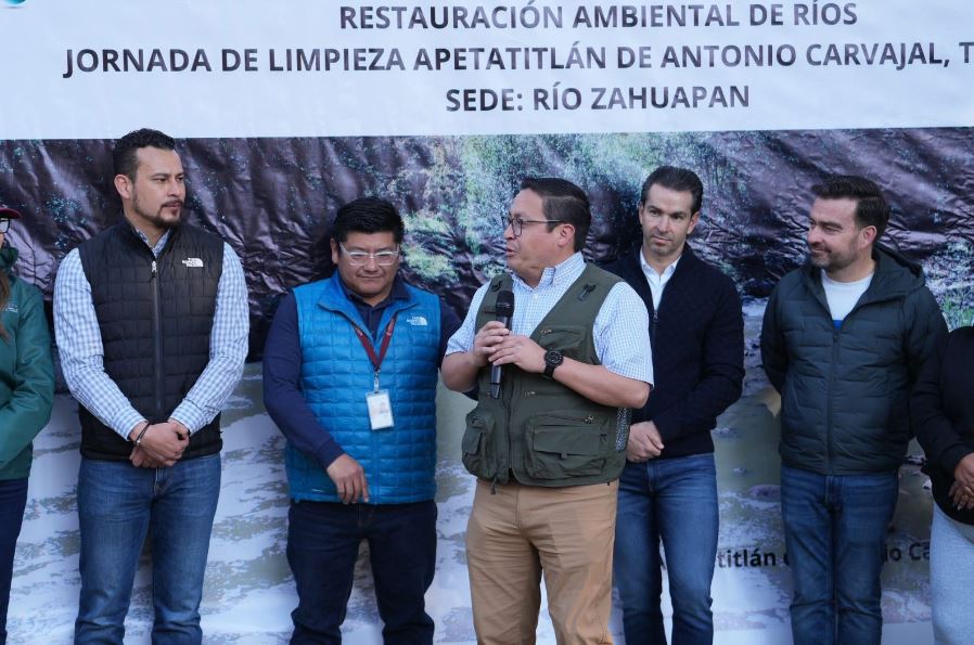 Centenas de voluntarios se unen para rescatar el entorno natural de Apetatitlán