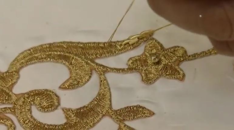 Bordadoras de Huamantla confeccionan el manto de la Virgen de la Caridad 