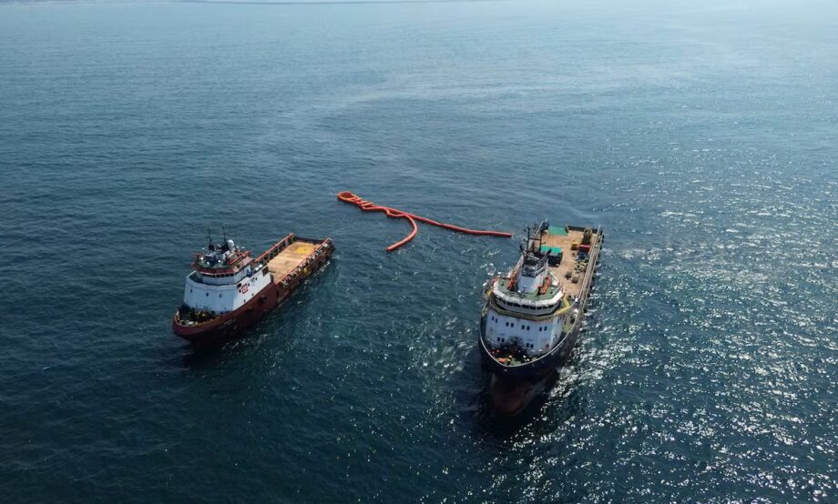 Pemex contiene derrame de hidrocarburo en Paraíso, Tabasco