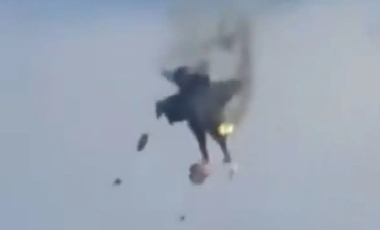 Aeronaves colisionan durante espectáculo en base militar de Idaho, EU
