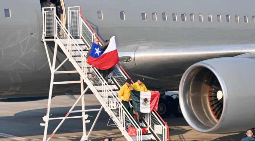 Llegan brigadistas mexicanos a Chile para combatir incendios forestales