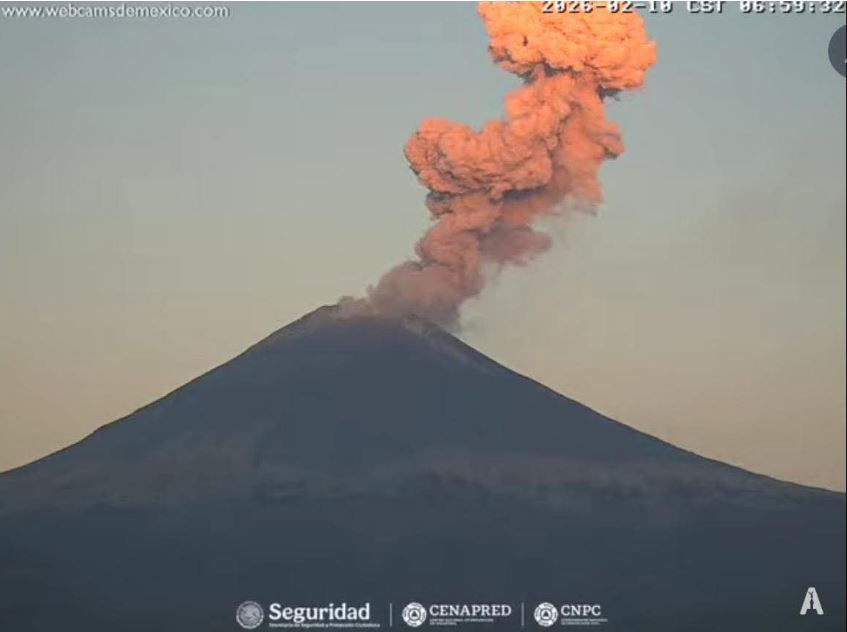 Popocatépetl emite fumarola de 1 km; actividad permanece en amarillo fase 2