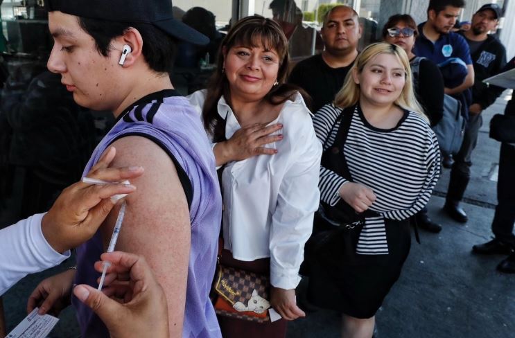 IMSS anuncia campaña intensa de vacunación contra el sarampión en todas sus instalaciones del país