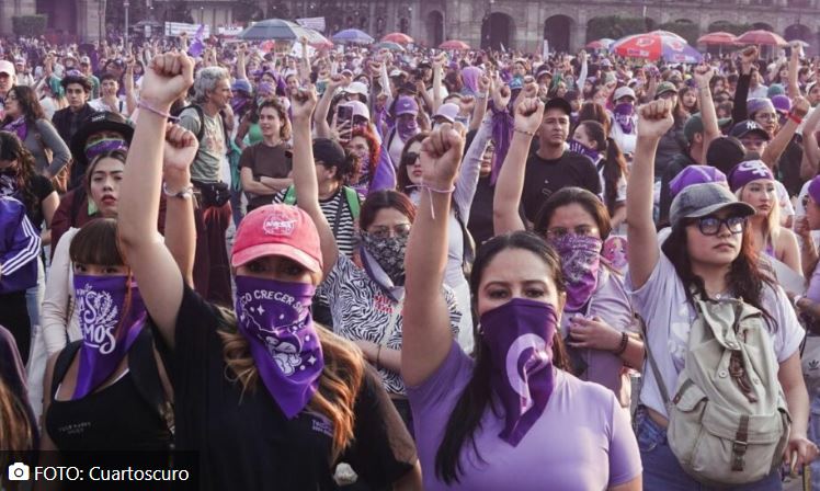 Participan más de 120 mil en marcha por 8M en CDMX