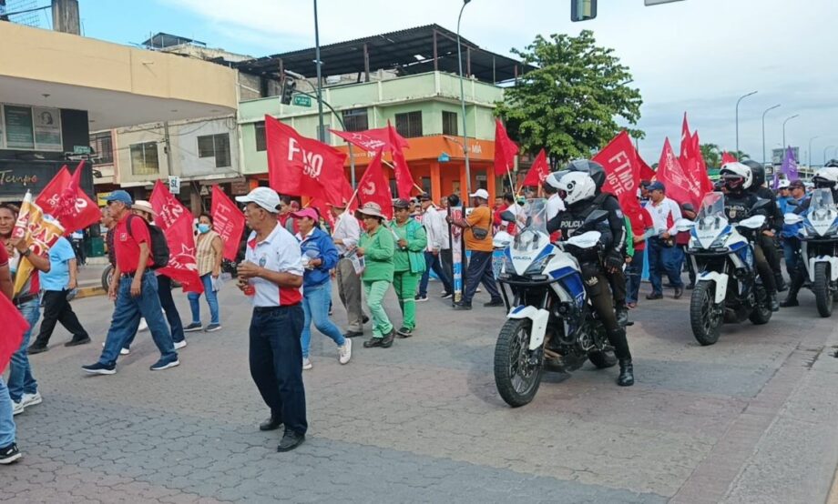 Protestan en Ecuador contra aumento de jornada laboral