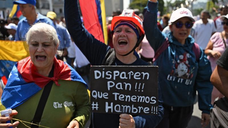 Protestan en Caracas por el incierto aumento del salario mínimo anunciado por Delcy Rodríguez 