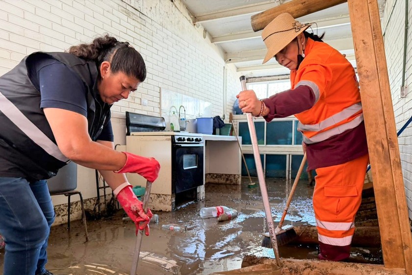 Gobierno de Alfonso Sánchez García escucha y resuelve afectaciones en kinder “Enrique Pestalozzi” tras granizo y lluvia