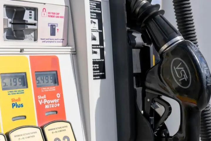 El petróleo sube ante bloqueo estadounidense en Ormuz