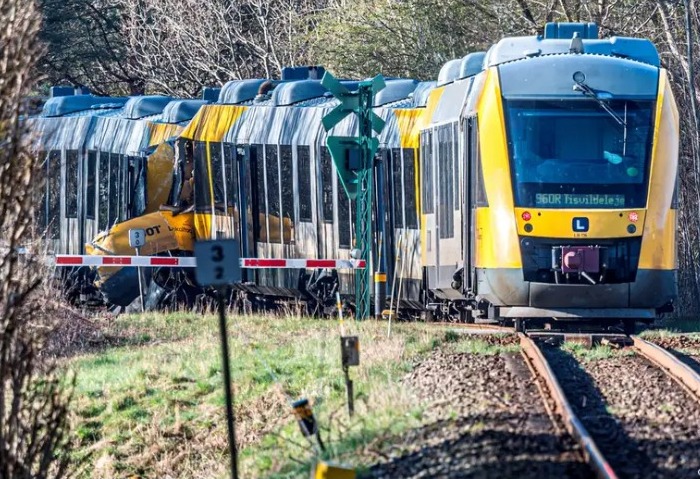 Colisión de trenes en Dinamarca deja numerosos heridos