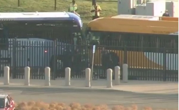 Accidente de autobús frente al Pentágono deja 23 heridos; 10 son empleados del Departamento de Guerra