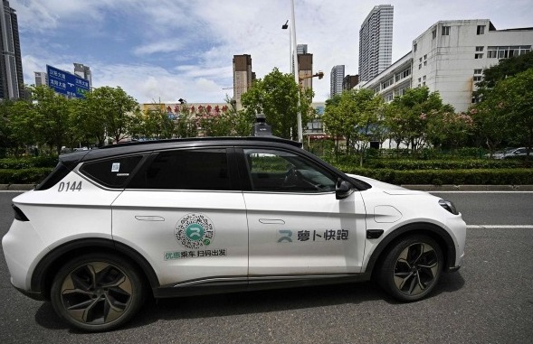 China: fallas de robotaxis dejaron varados a pasajeros en vías rápidas