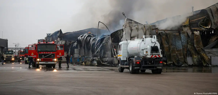 Cinco muertos en incendio de fábrica de galletas en Grecia