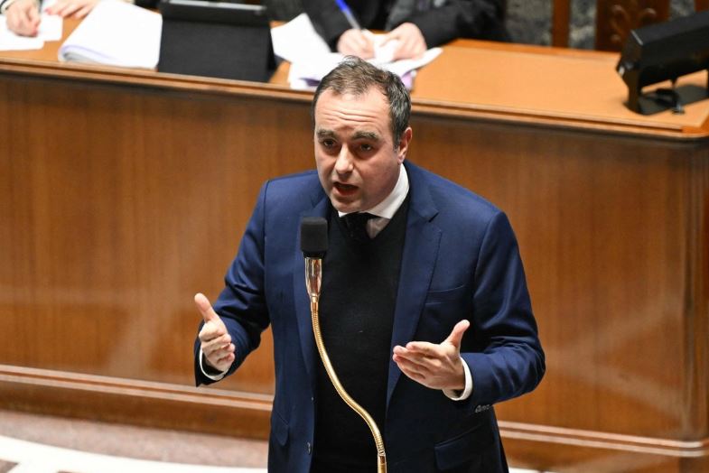 Francia aprueba presupuestos para 2026 pese a dos mociones de censura