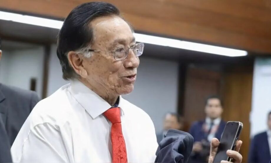 José María Balcázar asume presidencia interina de Perú