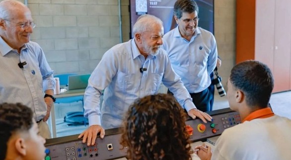 Modelo educativo de empresa siderúrgica en México es llevado a Brasil