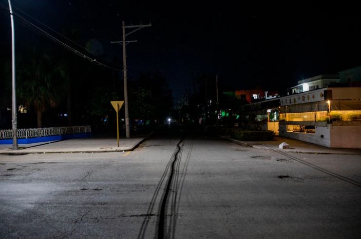 Díaz-Canel reconoce malestar social por apagones en Cuba; rechaza violencia en protestas