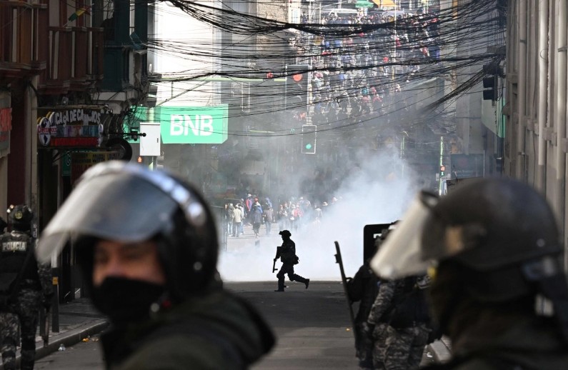 Presidente de Bolivia revoca ley para facilitar declarar un estado de emergencia