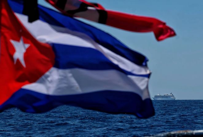 Donald Trump firma decreto para ampliar sanciones contra Cuba