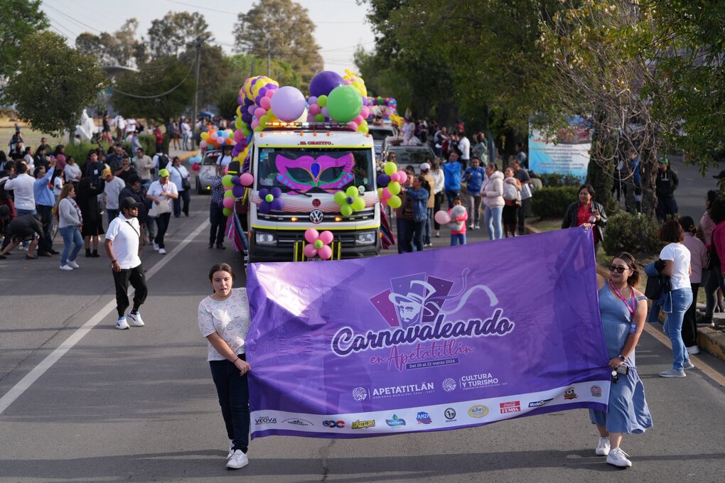 Apetatitlán se llenó de color y tradición con el arranque de “Carnavaleando 2026”